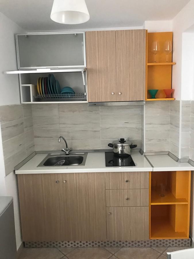 Andi * Tirana